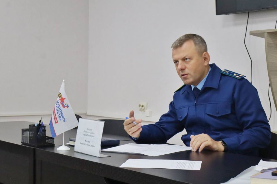 Прокурор Ленинского района Алексей Казаков провел выездной личный прием граждан в филиале Государственного фонда поддержки участников специальной военной операции «Защитники Отечества» в городе Севастополе Прокурор Ленинского района Алексей Казаков провел выездной личный прием граждан в филиале Государственного фонда поддержки участников специальной военной операции «Защитники Отечества» в городе Севастополе