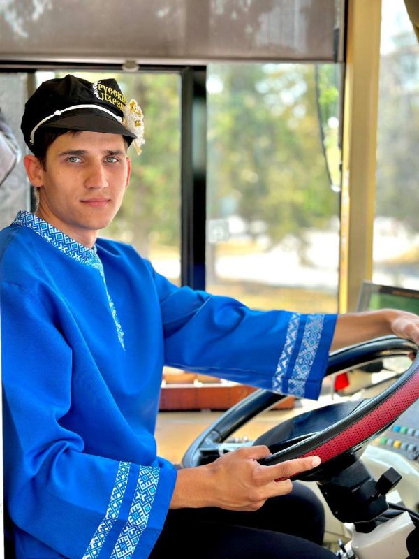 Сегодня свой профессиональный праздник отмечают работники транспортной отрасли! Сегодня свой профессиональный праздник отмечают работники транспортной отрасли!