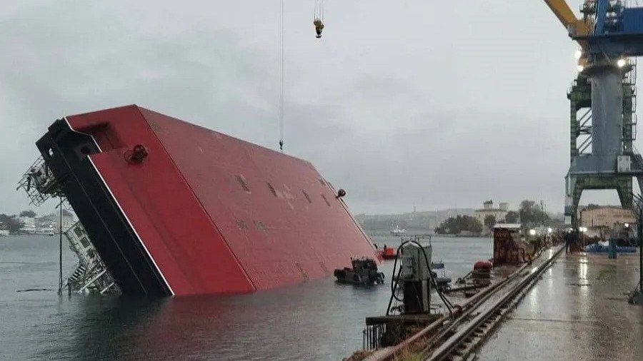 Названы сроки подъёма затонувшего в Южной бухте плавкрана