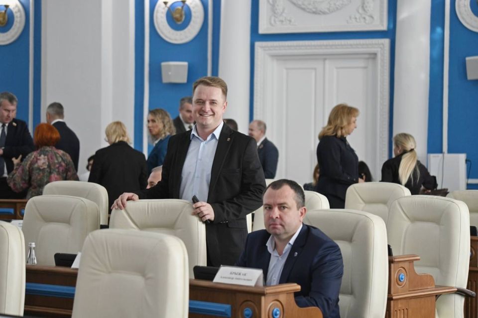 Денис Кондратьев: На этой неделе принял участие в заседании Законодательного Собрания, где был одобрен бюджет Севастополя на 2026-2028 годы в первом чтении