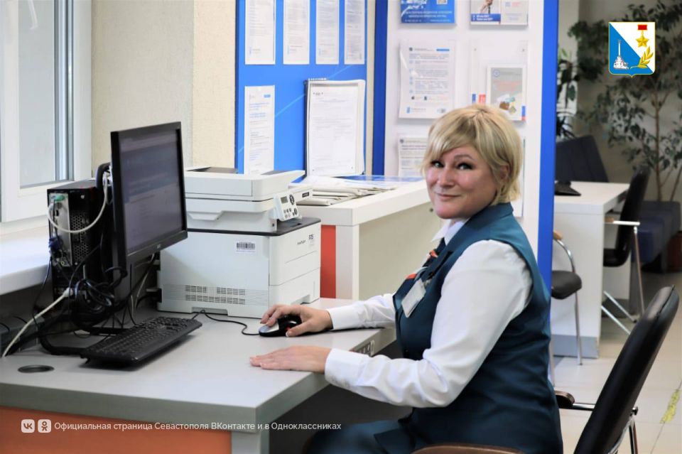 Губернатор Михаил Развожаев поздравил с Днём работника налоговых органов