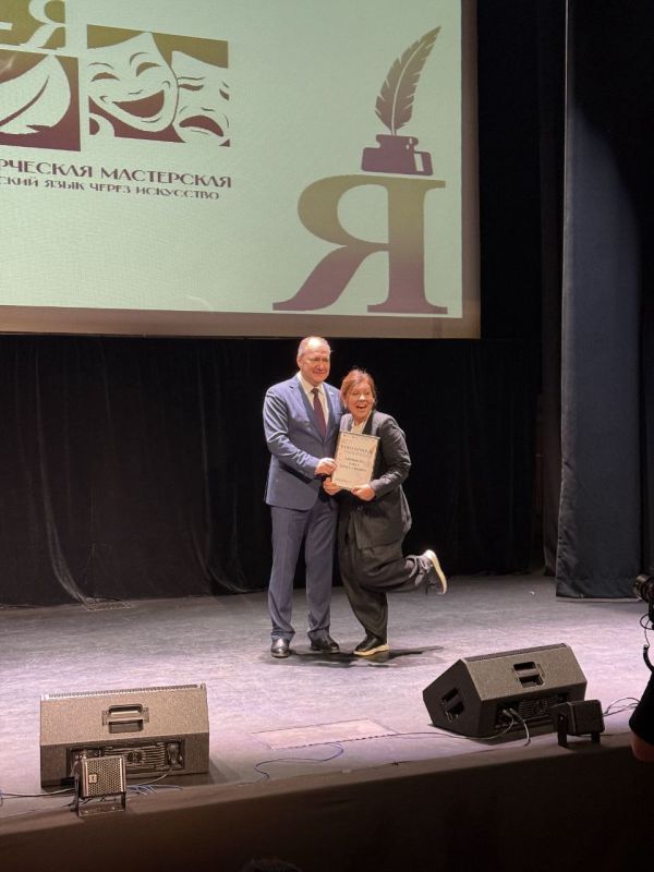 Дмитрий Белик: Принял участие в церемонии награждения участников и спикеров Творческой мастерской «Русский язык через искусство» Дмитрий Белик: Принял участие в церемонии награждения участников и спикеров Творческой мастерской «Русский язык через искусство»