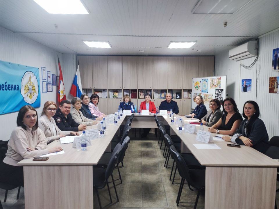 Севастопольские полицейские приняли участие в мероприятиях, посвящённых Всероссийскому дню правовой помощи детям