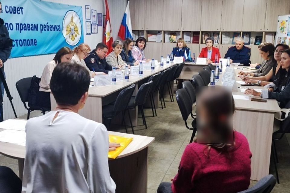 Прокуратура города Севастополя приняла участие в совместном приеме граждан в аппарате Уполномоченного по правам ребенка в городе Севастополе