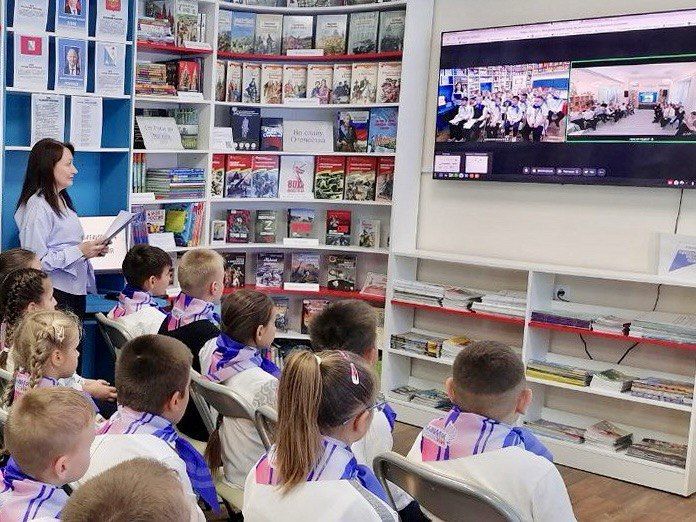 Телемост «250 дней мужества» объединил ребят двух городов