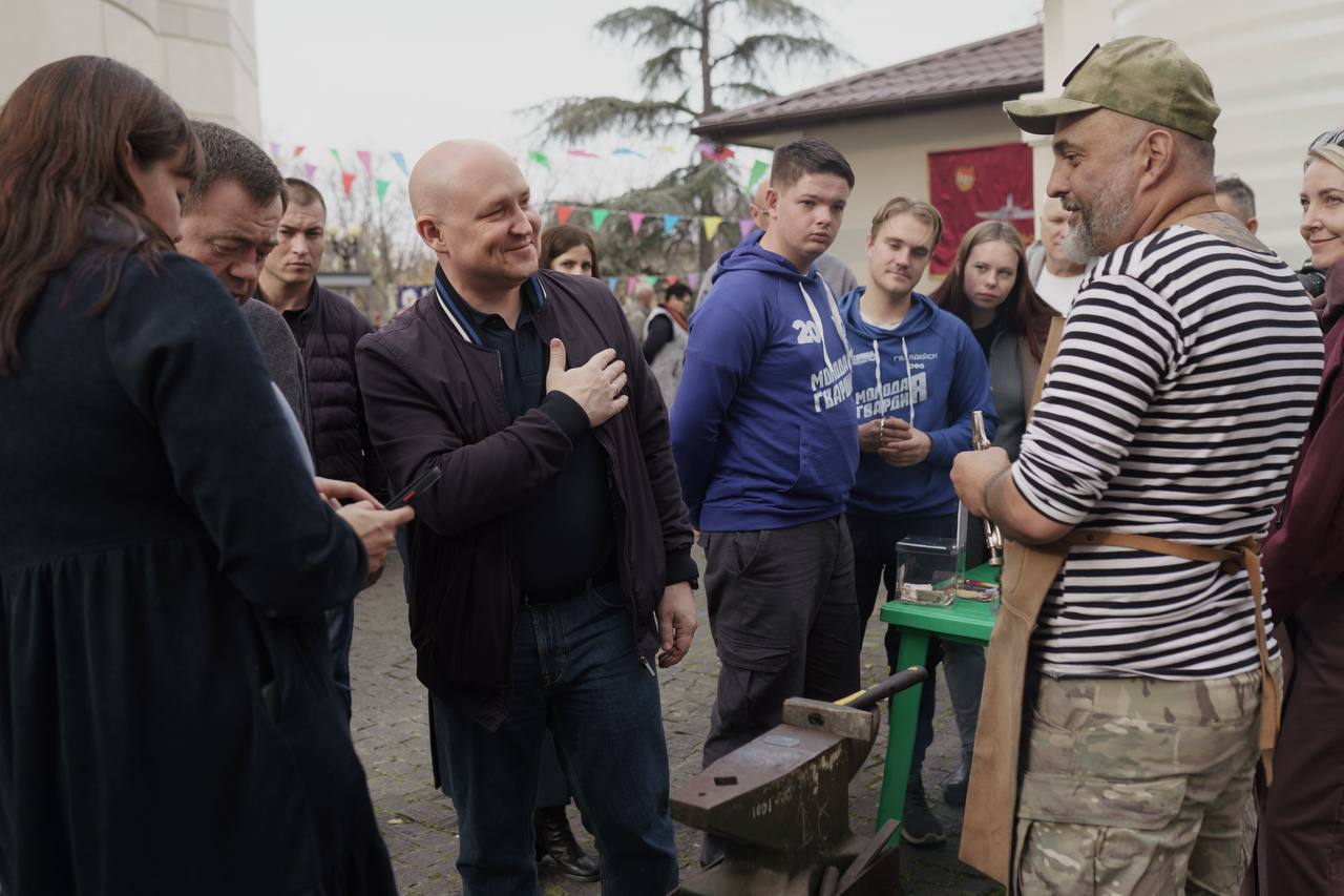 Михаил Развожаев: Сегодня вместе с председателем ПСБ Петром Михайловичем Фрадковым посетили благотворительную ярмарку у Свято-Владимирского собора-усыпальницы адмиралов Михаил Развожаев: Сегодня вместе с председателем ПСБ Петром Михайловичем Фрадковым посетили благотворительную ярмарку у Свято-Владимирского собора-усыпальницы адмиралов