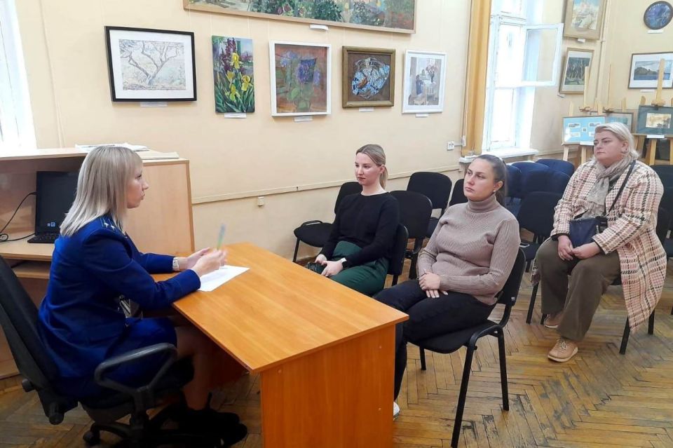 Прокуратура города Севастополя провела правовой час, приуроченный к Всемирному дню ребенка