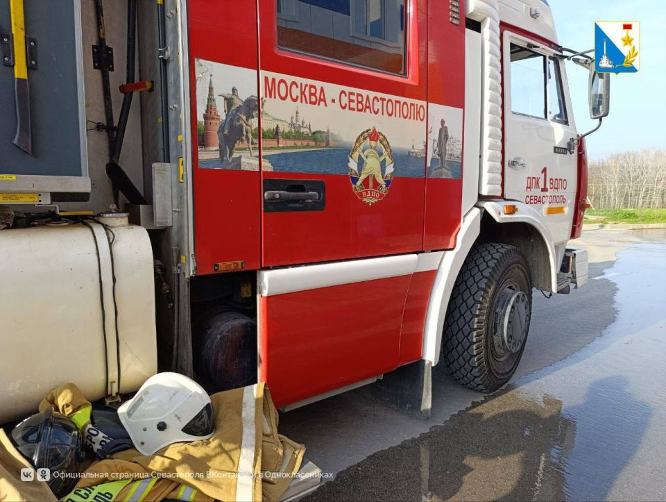 Живые уроки безопасности. В пожарно-спасательной части Павловка прошли практические занятия для кадетов Севастопольского кадетского корпуса Живые уроки безопасности. В пожарно-спасательной части Павловка прошли практические занятия для кадетов Севастопольского кадетского корпуса