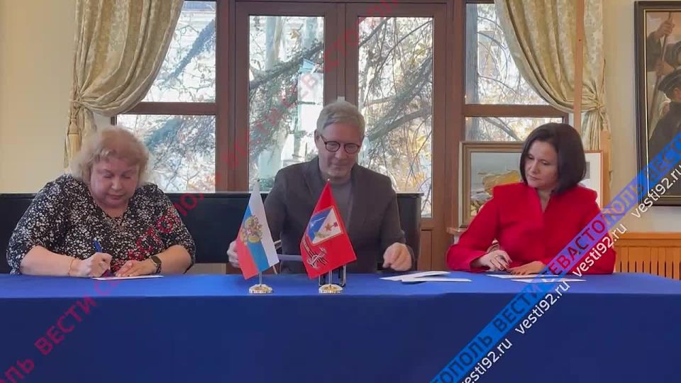 В Севастополе состоялось торжественное гашение почтовой марки, посвященной 150-летию Анатолия Васильевича Луначарского