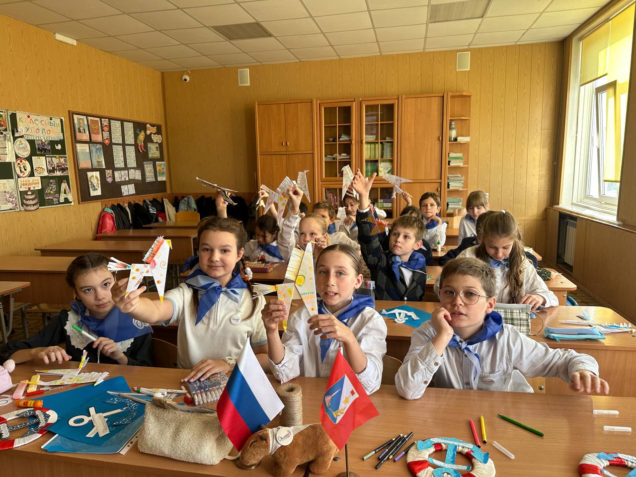 4-а класс школы №35 (команда «ИнТеРеСаНтИкИ») вместе с классным руководителем Анастасией Игоревной Киричишиной участвуют в конкурсе «Классная дружба» 4-а класс школы №35 (команда «ИнТеРеСаНтИкИ») вместе с классным руководителем Анастасией Игоревной Киричишиной участвуют в конкурсе «Классная дружба»