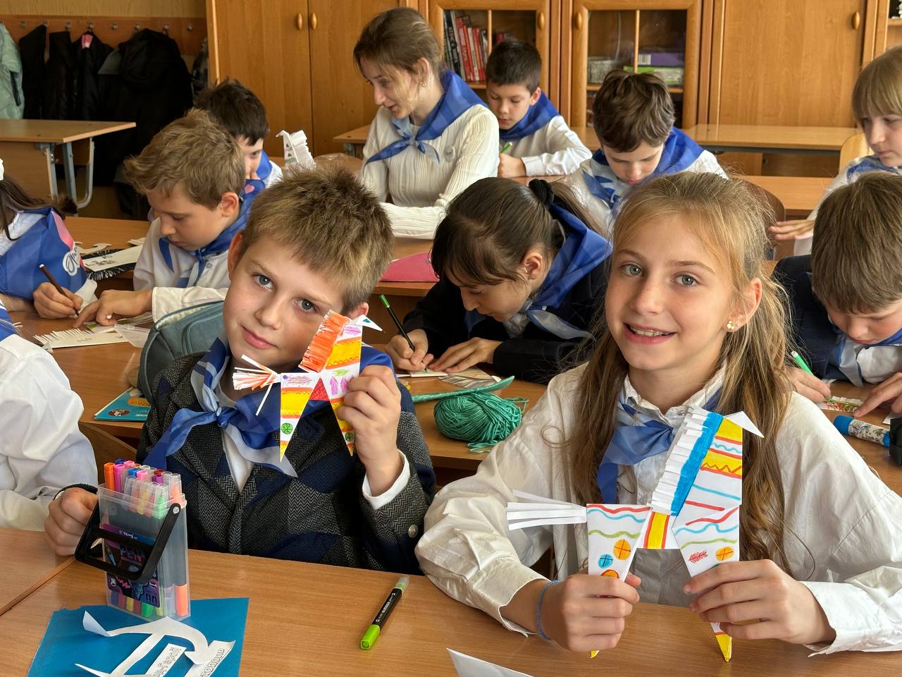 4-а класс школы №35 (команда «ИнТеРеСаНтИкИ») вместе с классным руководителем Анастасией Игоревной Киричишиной участвуют в конкурсе «Классная дружба» 4-а класс школы №35 (команда «ИнТеРеСаНтИкИ») вместе с классным руководителем Анастасией Игоревной Киричишиной участвуют в конкурсе «Классная дружба»