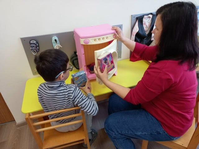 В севастопольском реабилитационном центре помогают детям с ОВЗ освоить бытовые навыки В севастопольском реабилитационном центре помогают детям с ОВЗ освоить бытовые навыки