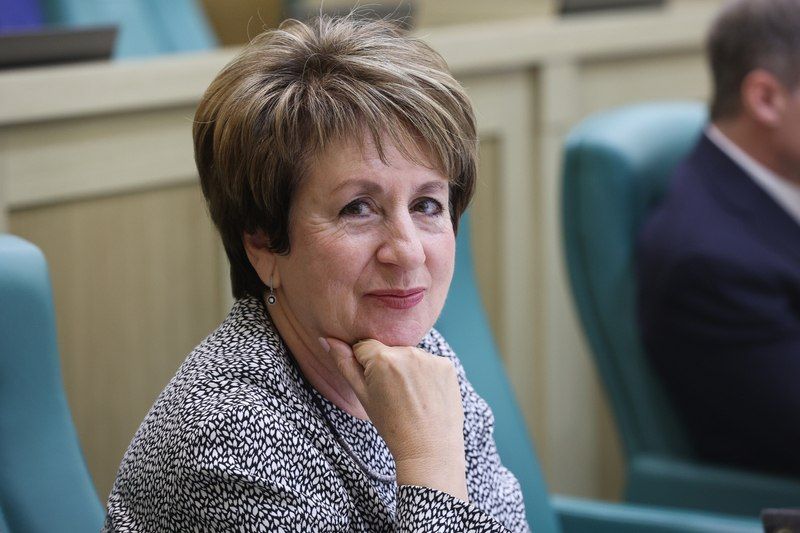 Екатерина Алтабаева: На сегодняшнем заседании СФ одобрили законы о социальных гарантиях женщинам, удостоенным звания «Мать-героиня»