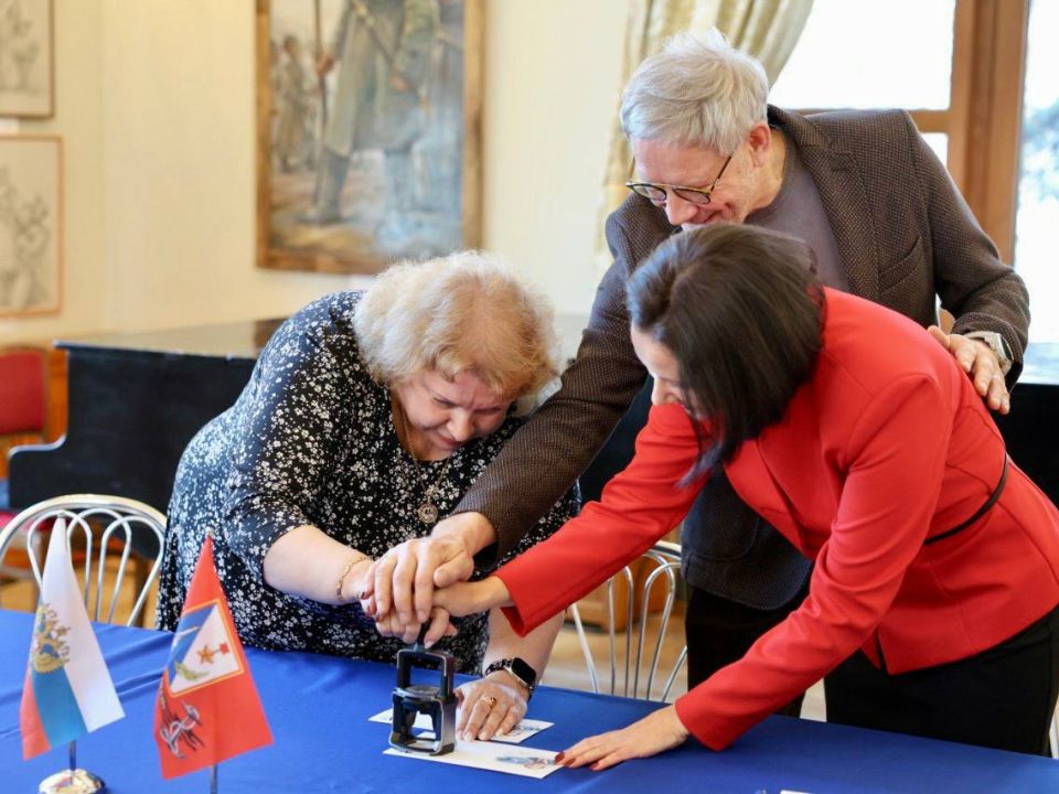 Памятная марка к 150-летию А.В. Луначарского Памятная марка к 150-летию А.В. Луначарского