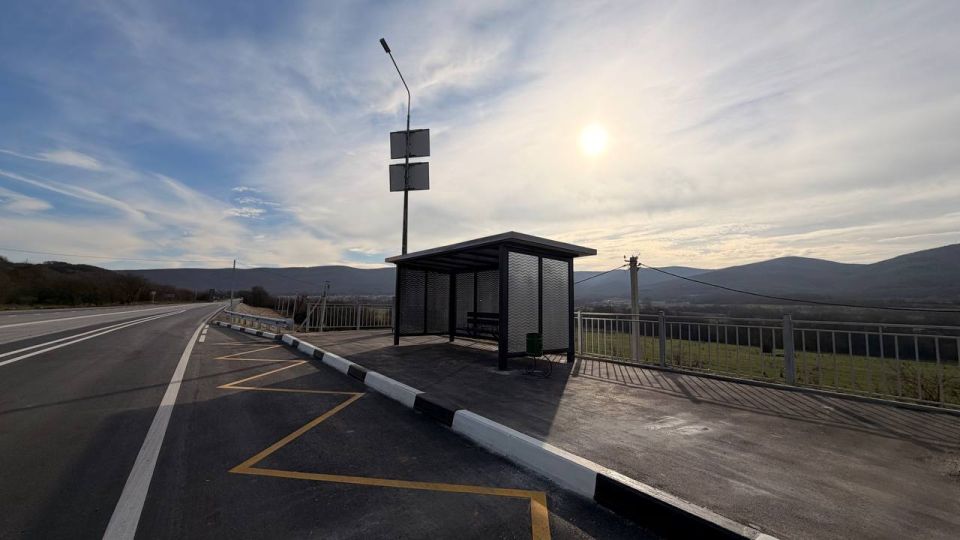 Завершили обустройство остановочных площадок на повороте к селу Резервное Завершили обустройство остановочных площадок на повороте к селу Резервное