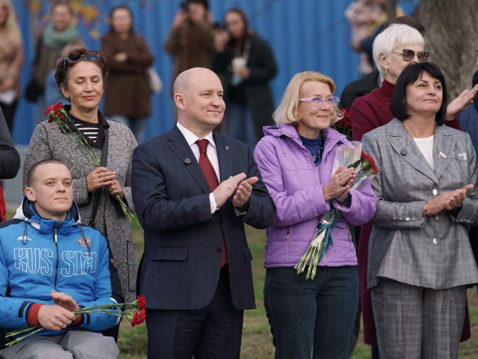 Татьяна Лобач: Сегодня на территории Дворца водных видов спорта имени Галины Николаевны Прозуменщиковой вместе с Губернатором Севастополя Михаилом Развожаевым открыли памятник в ее честь