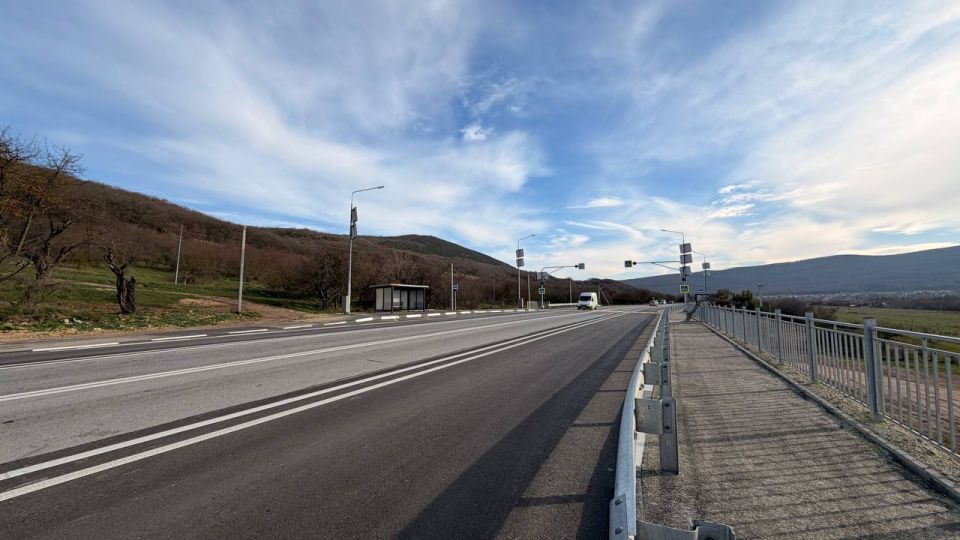 Завершили обустройство остановочных площадок на повороте к селу Резервное Завершили обустройство остановочных площадок на повороте к селу Резервное