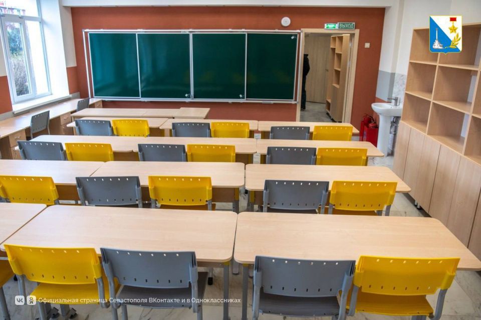 Губернатор Михаил Развожаев проверил ход капремонта в школе №34 Губернатор Михаил Развожаев проверил ход капремонта в школе №34