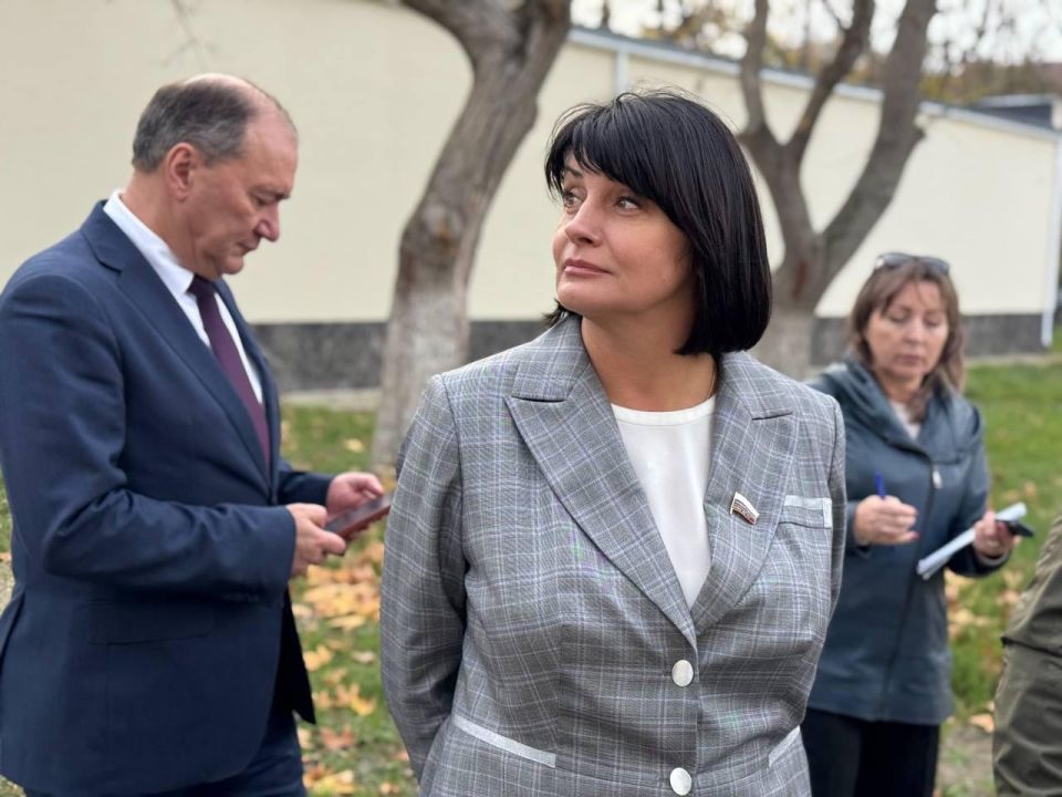 Татьяна Лобач: Вместе с Губернатором города Севастополя Михаилом Развожаевым, коллегой-депутатом Дмитрием Беликом и руководителями профильных ведомств проверили ход капремонта в школе №34 имени Александра Шостака, которая... Татьяна Лобач: Вместе с Губернатором города Севастополя Михаилом Развожаевым, коллегой-депутатом Дмитрием Беликом и руководителями профильных ведомств проверили ход капремонта в школе №34 имени Александра Шостака, которая...