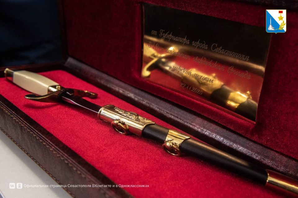 Губернатор Михаил Развожаев поздравил севастопольских морпехов с профессиональным праздником Губернатор Михаил Развожаев поздравил севастопольских морпехов с профессиональным праздником