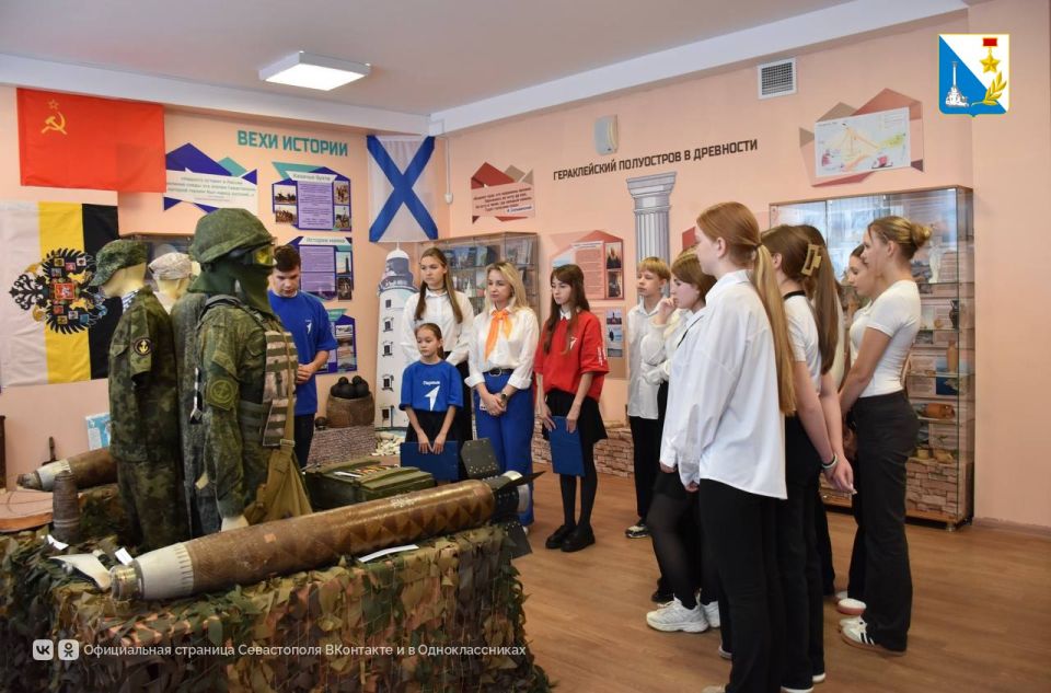 В образовательном центре «Бухта Казачья» школьники провели экскурсию ко Дню морской пехоты В образовательном центре «Бухта Казачья» школьники провели экскурсию ко Дню морской пехоты