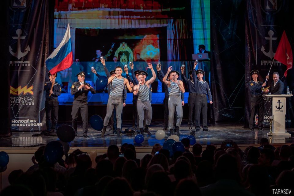 Игорь Михеев: Накануне на сцене Севастопольского центра культуры и искусств прошел Финал Севастопольской официальной лиги КВН – и это было по-настоящему яркое и веселое событие! Игорь Михеев: Накануне на сцене Севастопольского центра культуры и искусств прошел Финал Севастопольской официальной лиги КВН – и это было по-настоящему яркое и веселое событие!