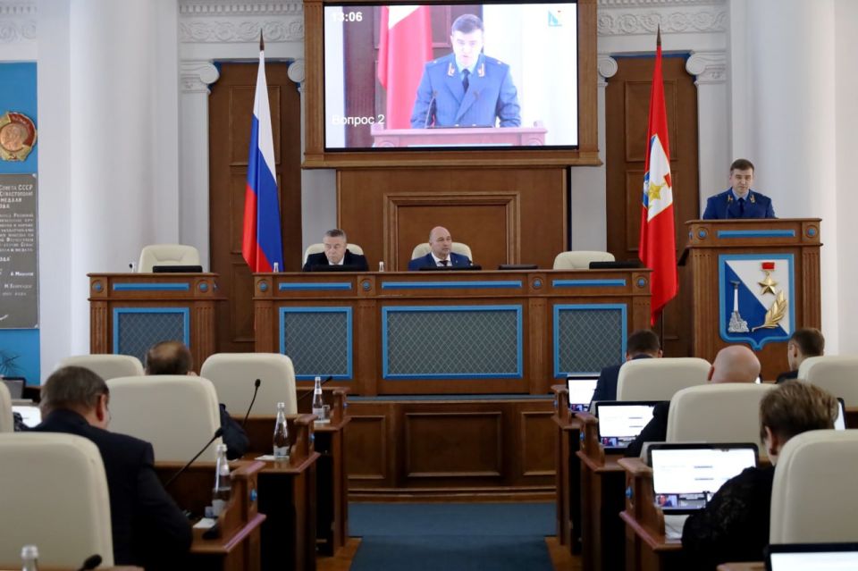 На сессии Законодательного Собрания Севастополя принят предложенный прокуратурой закон по вопросам уплаты взносов на капитальный ремонт многоквартирных жилых домов На сессии Законодательного Собрания Севастополя принят предложенный прокуратурой закон по вопросам уплаты взносов на капитальный ремонт многоквартирных жилых домов