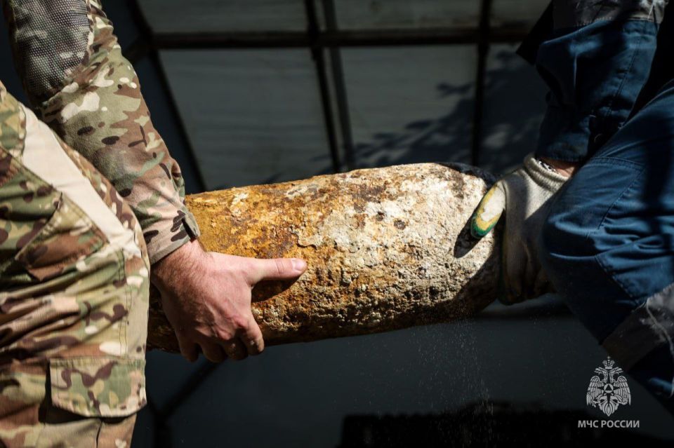 В Севастополе обезвредили авиабомбу времён ВОВ В Севастополе обезвредили авиабомбу времён ВОВ