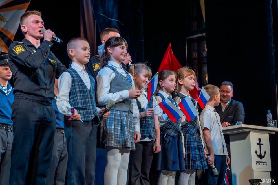 Игорь Михеев: Накануне на сцене Севастопольского центра культуры и искусств прошел Финал Севастопольской официальной лиги КВН – и это было по-настоящему яркое и веселое событие! Игорь Михеев: Накануне на сцене Севастопольского центра культуры и искусств прошел Финал Севастопольской официальной лиги КВН – и это было по-настоящему яркое и веселое событие!