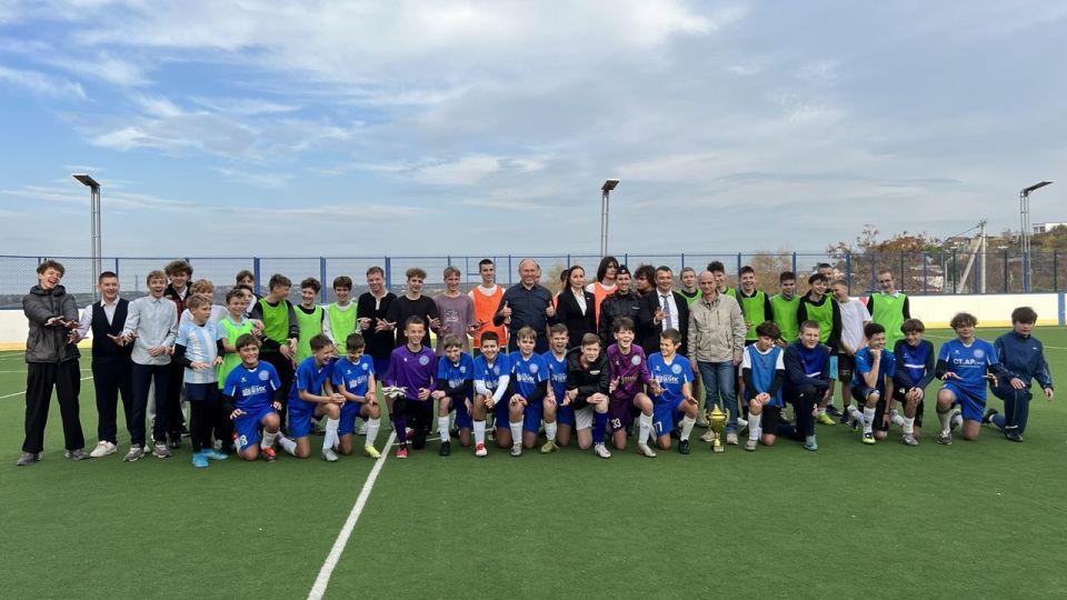 В Севастополе сотрудники полицейского наркоконтроля организовали спортивное мероприятие для школьников