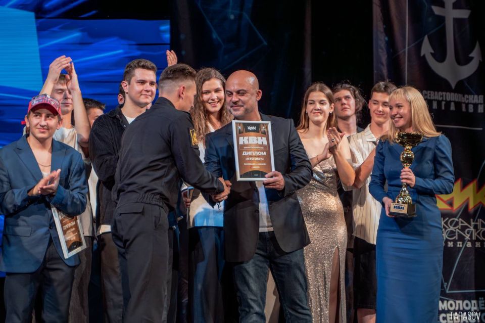 Игорь Михеев: Накануне на сцене Севастопольского центра культуры и искусств прошел Финал Севастопольской официальной лиги КВН – и это было по-настоящему яркое и веселое событие! Игорь Михеев: Накануне на сцене Севастопольского центра культуры и искусств прошел Финал Севастопольской официальной лиги КВН – и это было по-настоящему яркое и веселое событие!