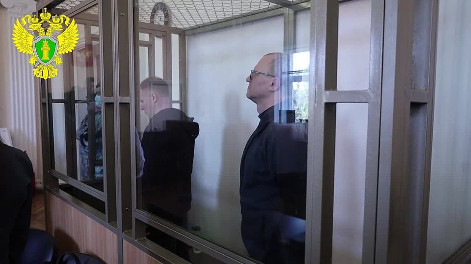 Видео из зала Ленинского районного суда г. Севастополя, где сегодня оглашен приговор по уголовному делу в отношении бывшего и.о. заместителя губернатора г. Севастополя Евгения Горлова и местного жителя Максима Ларина...