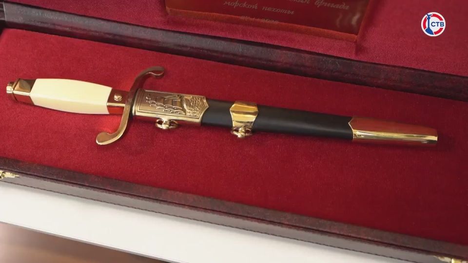 Губернатор Севастополя вручил награды бойцам 810-й бригады морпехов