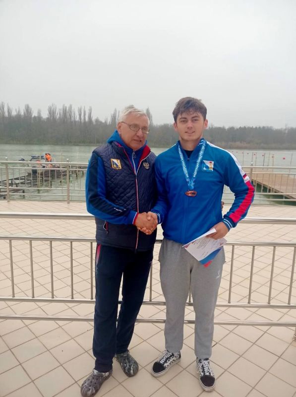 Сергей Резниченко: Александр Долгов и Полина Никитенко поднялись на пьедестал первенства России по гребле на байдарках и каноэ Сергей Резниченко: Александр Долгов и Полина Никитенко поднялись на пьедестал первенства России по гребле на байдарках и каноэ