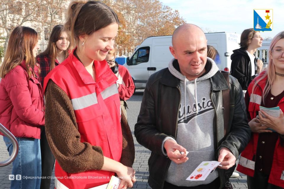 На площади Нахимова провели бесплатное и анонимное тестирование на ВИЧ На площади Нахимова провели бесплатное и анонимное тестирование на ВИЧ