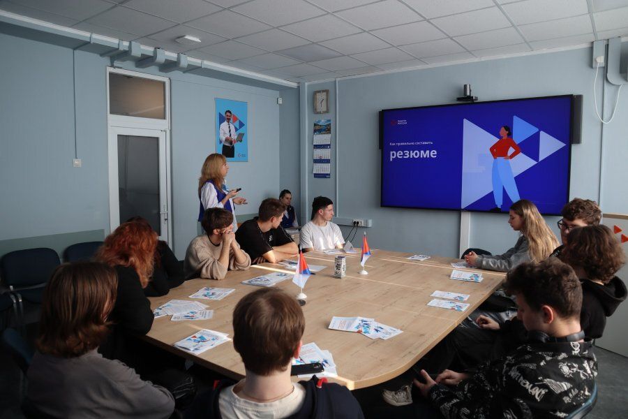Более 30 жителей города посетили День открытых дверей в Кадровом центре «Работа России» Севастополя Более 30 жителей города посетили День открытых дверей в Кадровом центре «Работа России» Севастополя