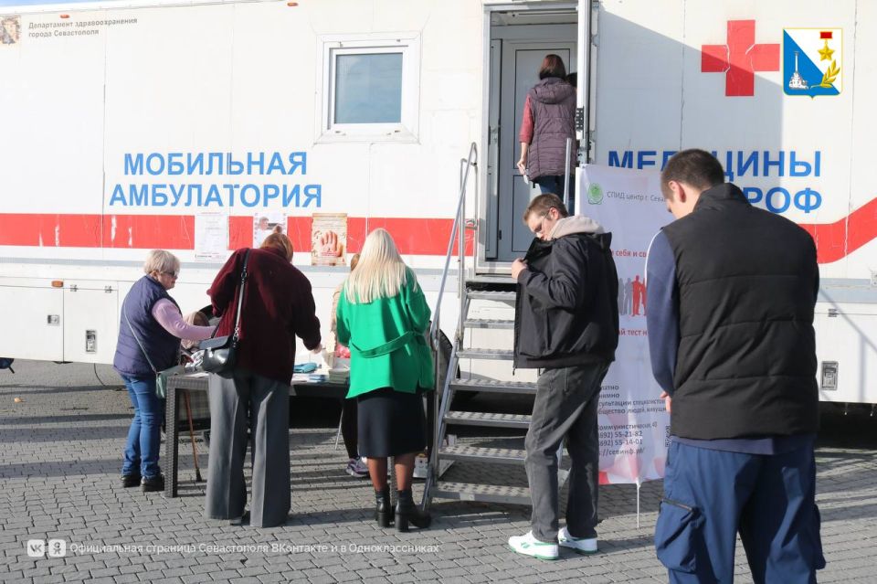 На площади Нахимова провели бесплатное и анонимное тестирование на ВИЧ На площади Нахимова провели бесплатное и анонимное тестирование на ВИЧ