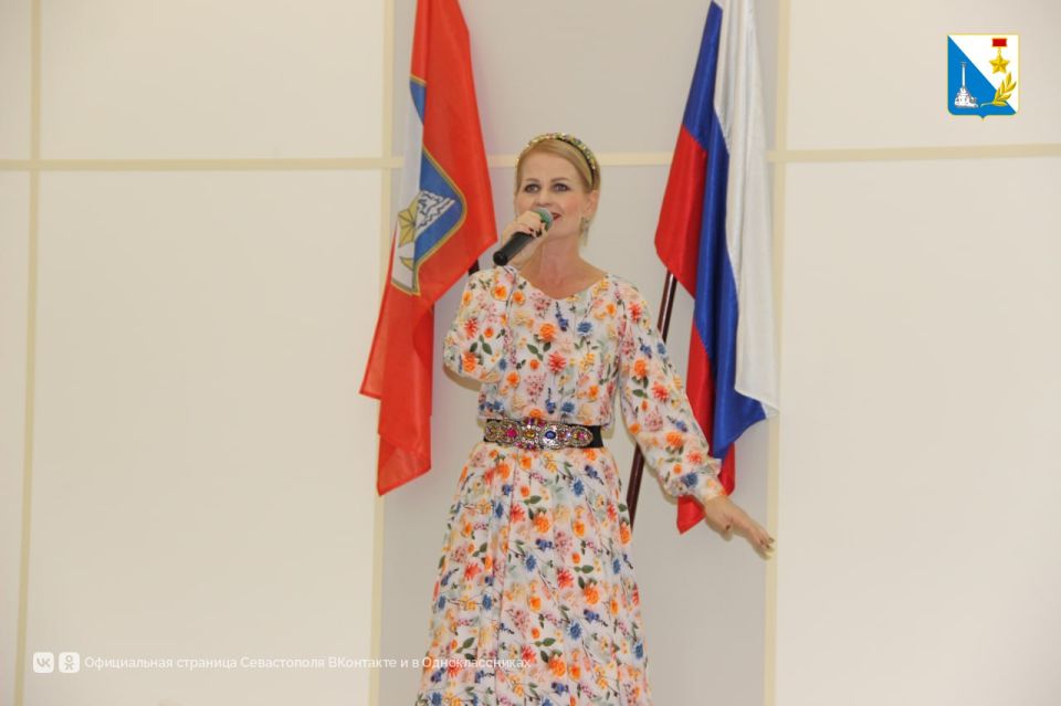 В Севастополе торжественно поздравили матерей с предстоящим праздником В Севастополе торжественно поздравили матерей с предстоящим праздником