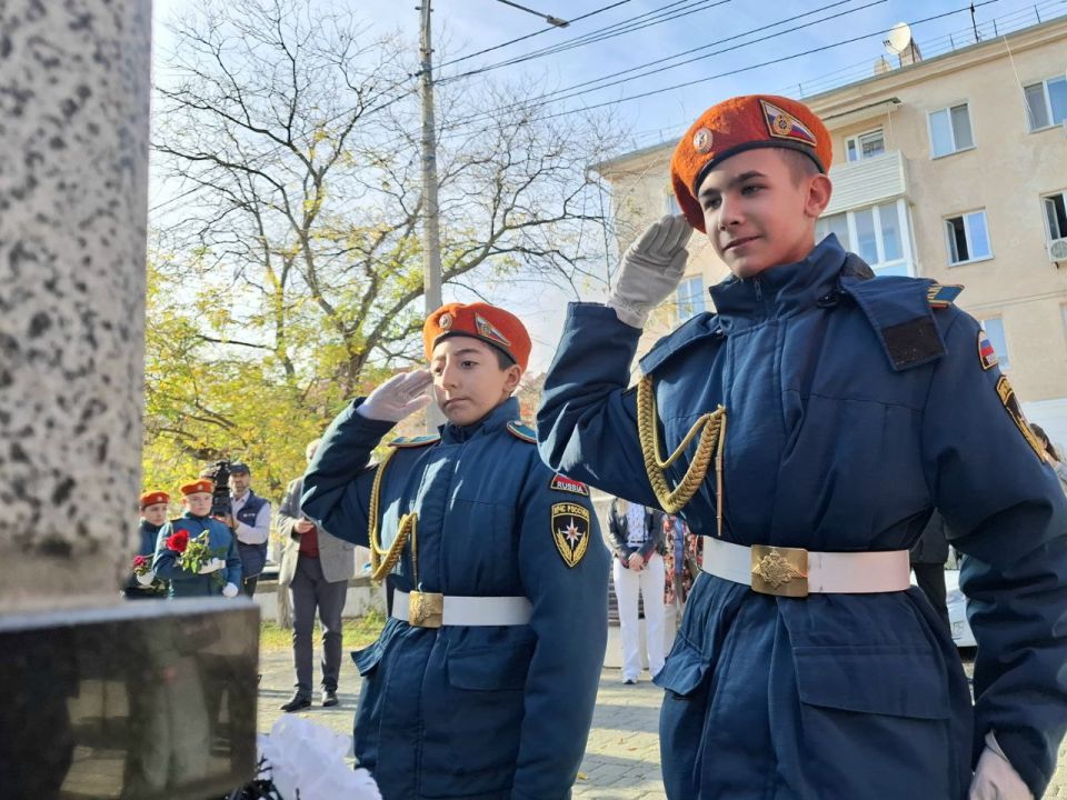 Севастопольцы отдали дань уважения ликвидаторам Чернобыльской катастрофы Севастопольцы отдали дань уважения ликвидаторам Чернобыльской катастрофы