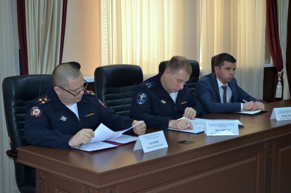 В прокуратуре города Севастополя под председательством заместителя прокурора города Евгения Кадамова проведено межведомственное совещание руководителей правоохранительных органов В прокуратуре города Севастополя под председательством заместителя прокурора города Евгения Кадамова проведено межведомственное совещание руководителей правоохранительных органов