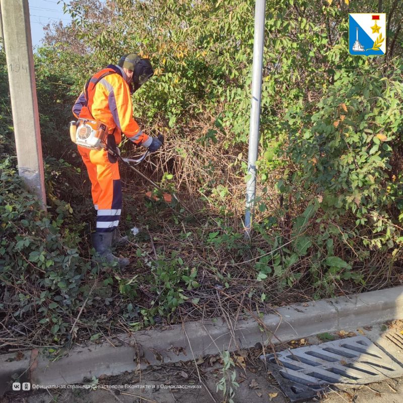 «Водоканал» в усиленном режиме очищает ливневую канализацию в Севастополе «Водоканал» в усиленном режиме очищает ливневую канализацию в Севастополе