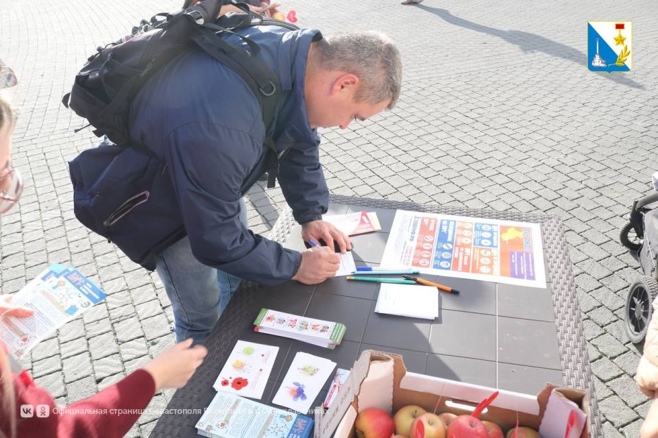 На площади Нахимова провели бесплатное и анонимное тестирование на ВИЧ На площади Нахимова провели бесплатное и анонимное тестирование на ВИЧ