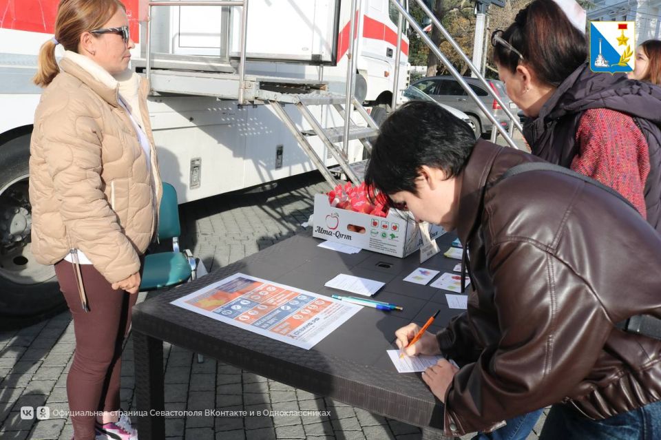На площади Нахимова провели бесплатное и анонимное тестирование на ВИЧ