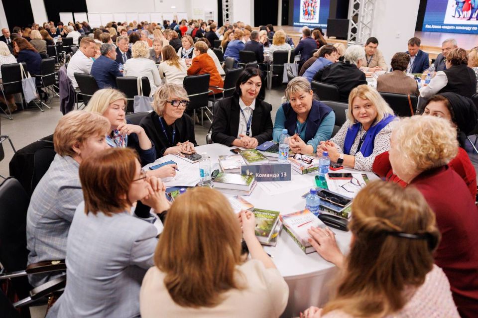 Директора школ Севастополя продолжают повышать свое управленческое мастерство в рамках федерального образовательного проекта «Клуб директоров» Директора школ Севастополя продолжают повышать свое управленческое мастерство в рамках федерального образовательного проекта «Клуб директоров»