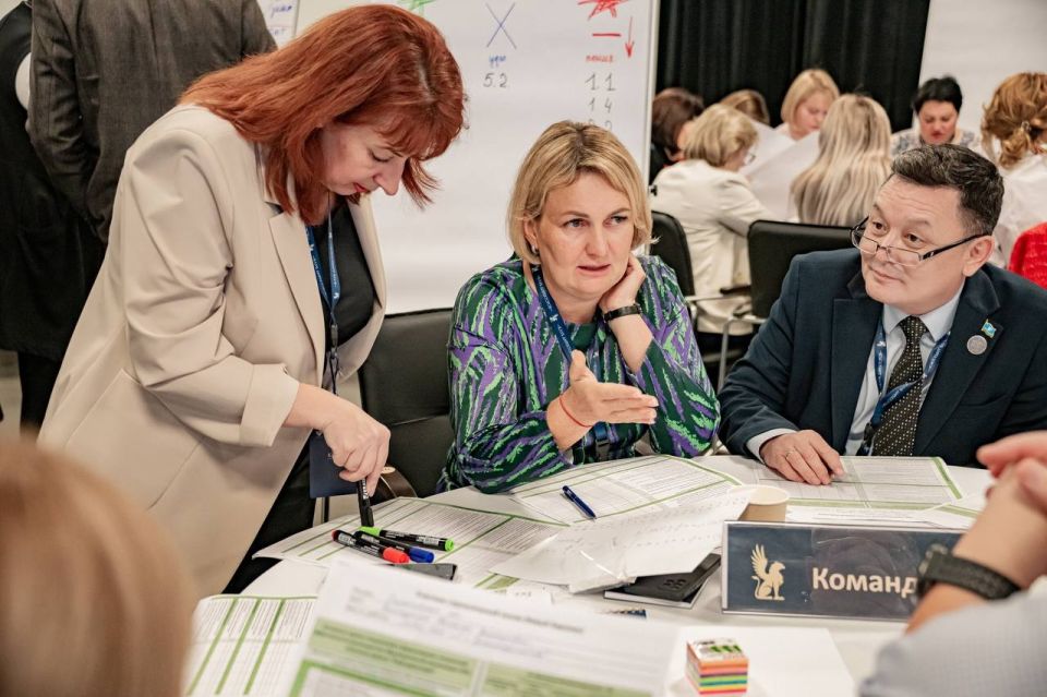 Директора школ Севастополя продолжают повышать свое управленческое мастерство в рамках федерального образовательного проекта «Клуб директоров» Директора школ Севастополя продолжают повышать свое управленческое мастерство в рамках федерального образовательного проекта «Клуб директоров»