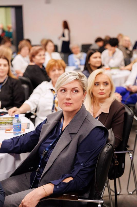 Директора школ Севастополя продолжают повышать свое управленческое мастерство в рамках федерального образовательного проекта «Клуб директоров» Директора школ Севастополя продолжают повышать свое управленческое мастерство в рамках федерального образовательного проекта «Клуб директоров»