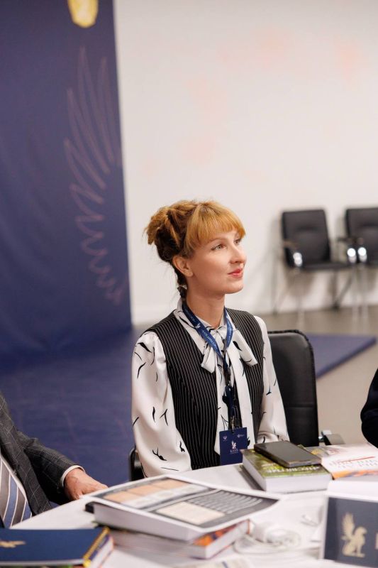 Директора школ Севастополя продолжают повышать свое управленческое мастерство в рамках федерального образовательного проекта «Клуб директоров» Директора школ Севастополя продолжают повышать свое управленческое мастерство в рамках федерального образовательного проекта «Клуб директоров»