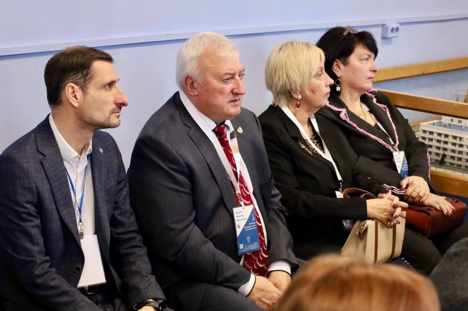 На этой неделе делегация руководителей профессиональных образовательных организаций Республики Саха (Якутия) во главе с советником министра образования и науки Республики Максимом Дмитриевым посетила Севастополь для обмена... На этой неделе делегация руководителей профессиональных образовательных организаций Республики Саха (Якутия) во главе с советником министра образования и науки Республики Максимом Дмитриевым посетила Севастополь для обмена...