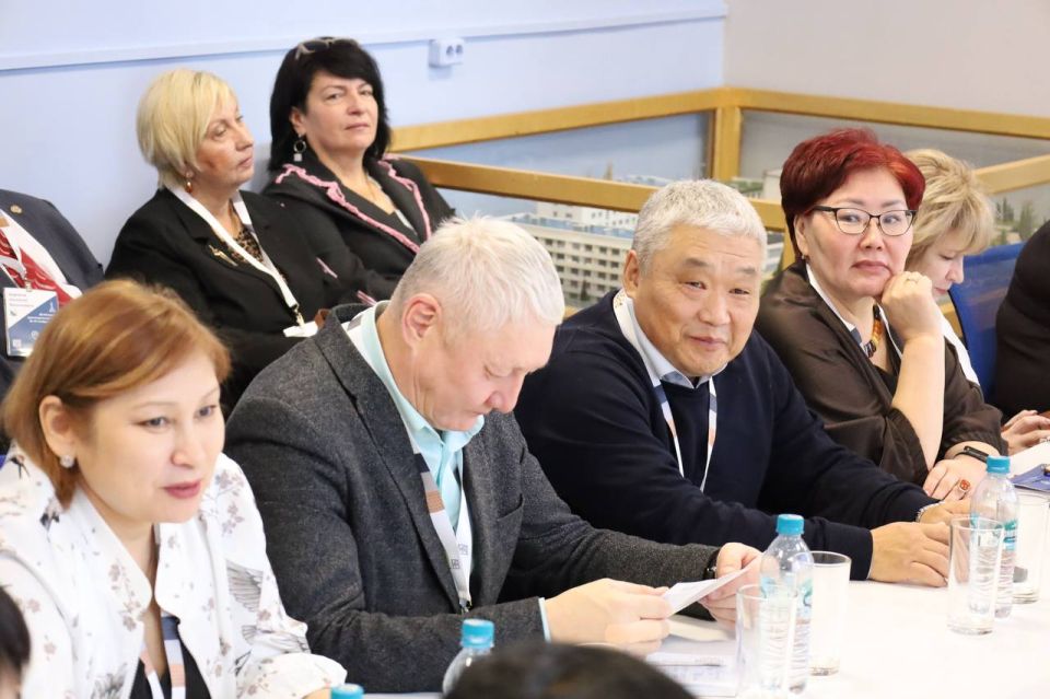 На этой неделе делегация руководителей профессиональных образовательных организаций Республики Саха (Якутия) во главе с советником министра образования и науки Республики Максимом Дмитриевым посетила Севастополь для обмена... На этой неделе делегация руководителей профессиональных образовательных организаций Республики Саха (Якутия) во главе с советником министра образования и науки Республики Максимом Дмитриевым посетила Севастополь для обмена...