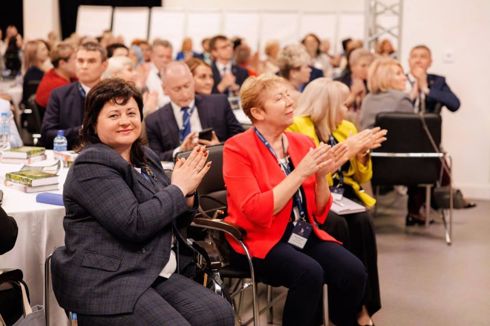 Директора школ Севастополя продолжают повышать свое управленческое мастерство в рамках федерального образовательного проекта «Клуб директоров» Директора школ Севастополя продолжают повышать свое управленческое мастерство в рамках федерального образовательного проекта «Клуб директоров»